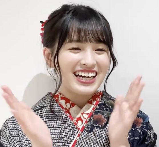 桃ちゃん晴れ着でWeibo200万お祝い